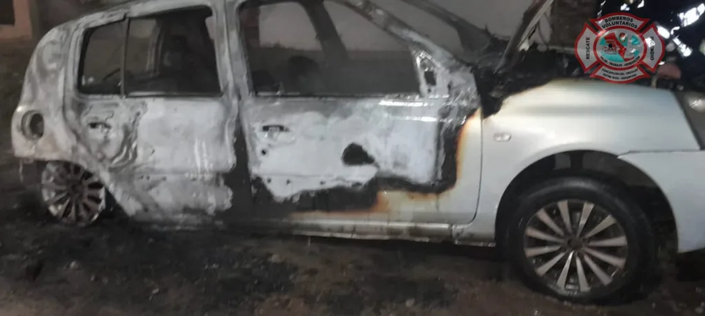 Incendio vehicular en el Barrio San Isidro