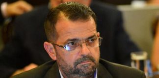 Kneeteman: “El gobierno cumple con los docentes y la respuesta del gremio son paros, escraches y agresiones”