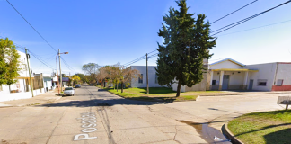 Un motociclista chocó a un peatón