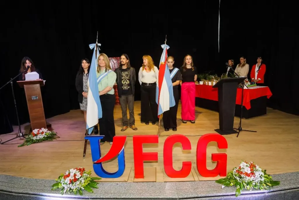 Celebración de la Colación de Grado y Pregrado 2023-2024 en la Facultad de Ciencias de la Gestión