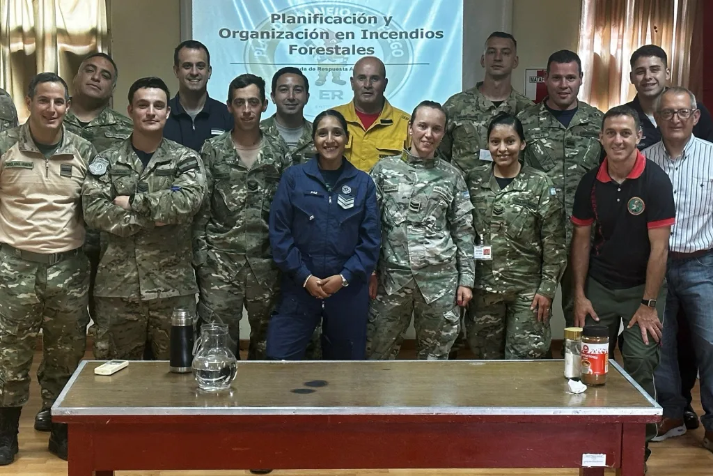 Bomberos entrerrianos continúan capacitándose en el Plan de Manejo del Fuego