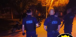 Motociclista intentó evadir un control policial y chocó a un oficial