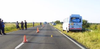 Ruta 12: Un hombre a bordo de una moto perdió la vida al ser impactado por una combi