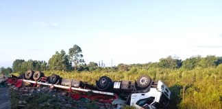Vuelco de un Camión en la Autovía 14: El Chofer se habría quedado dormido