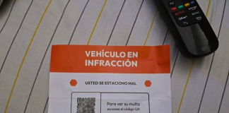 Alertan por hackeos con una falsa multa y un código QR que dejan en los autos