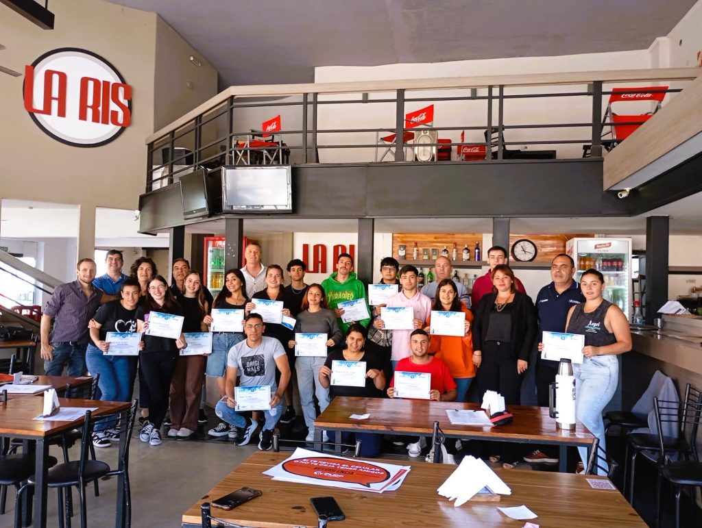 Finalizaron las capacitaciones a mozos de la ciudad