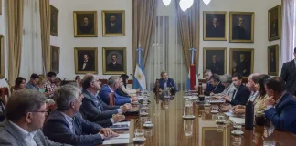 Frigerio trató en gabinete el inicio de los próximos tramos del plan de recuperación de la trama vial en la provincia