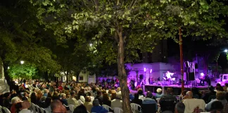 Cientos de uruguayenses disfrutaron de una noche de tango