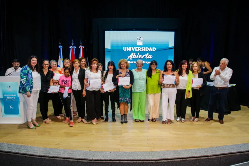 La Universidad Abierta de Personas Mayores tuvo su Colación