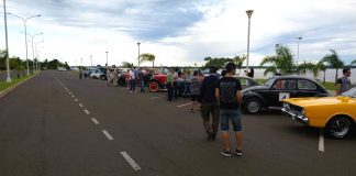 Autos y motos clásicas y antiguas brindaron un hermoso espectáculo