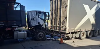 Túnel Subfluvial: Choque entre dos camiones