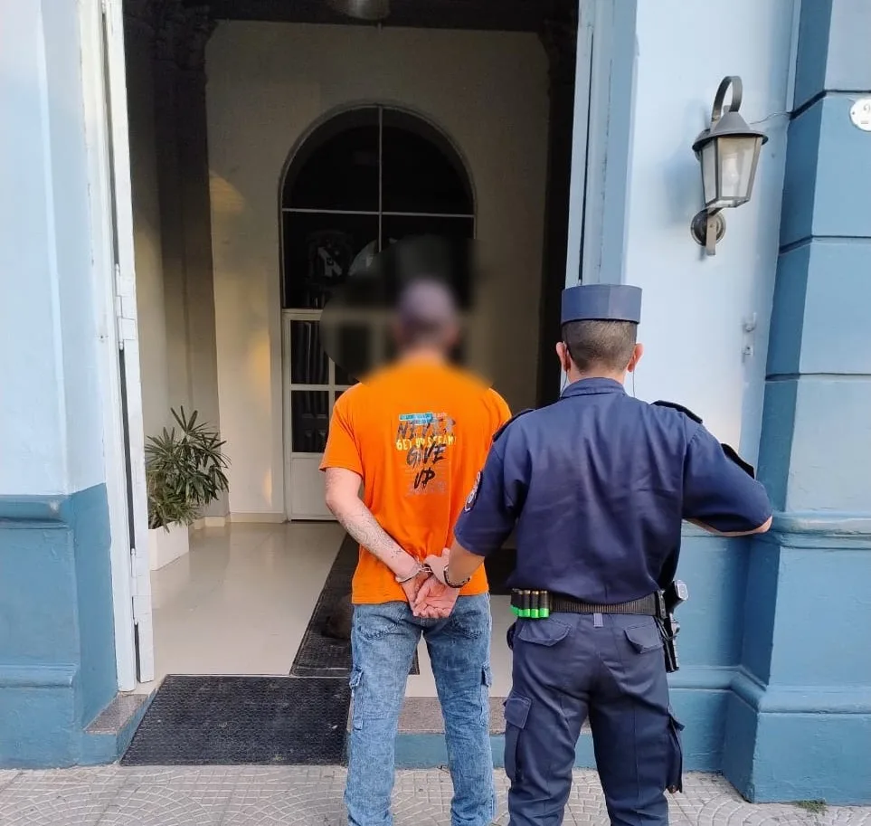 Se entregó el sujeto que asaltó y encerró en el baúl a la remisera en Concepción del Uruguay