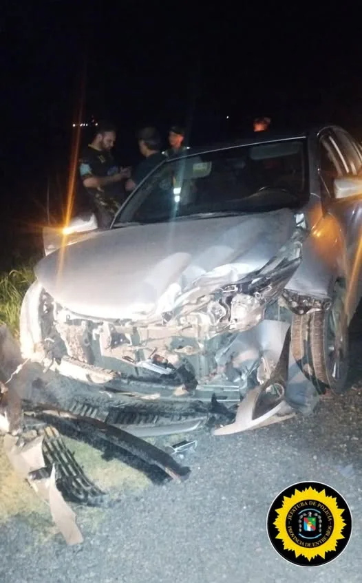 Un camión y un auto chocaron en Ruta 12
