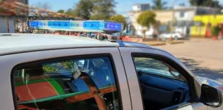 Colisión entre una moto y un automóvil en Bulevar Irigoyen