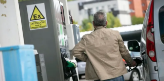 Como en EEUU: el Gobierno publicará un decreto para que los conductores puedan cargar nafta solos en las estaciones de servicio