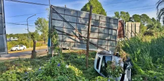 Joven con más de 1,5 de alcohol en sangre pierde el control de su vehículo y termina volcando