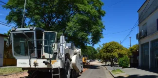 Comenzaron a repavimentar la calle Sarmiento