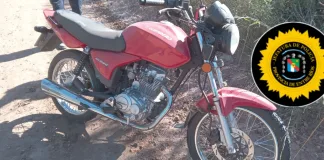 Recuperan una moto robada: la policía localiza el rodado en un campo baldío