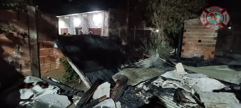 Voraz incendio consume una vivienda en zona norte de la ciudad
