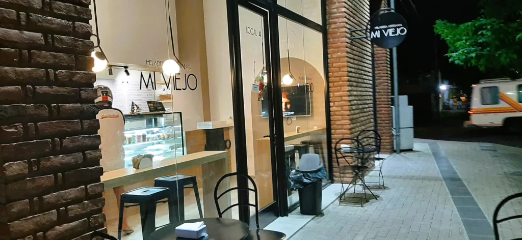 Un delincuente asaltó y amenazó a una empleada de una heladería con un arma: El presunto autor fue detenido