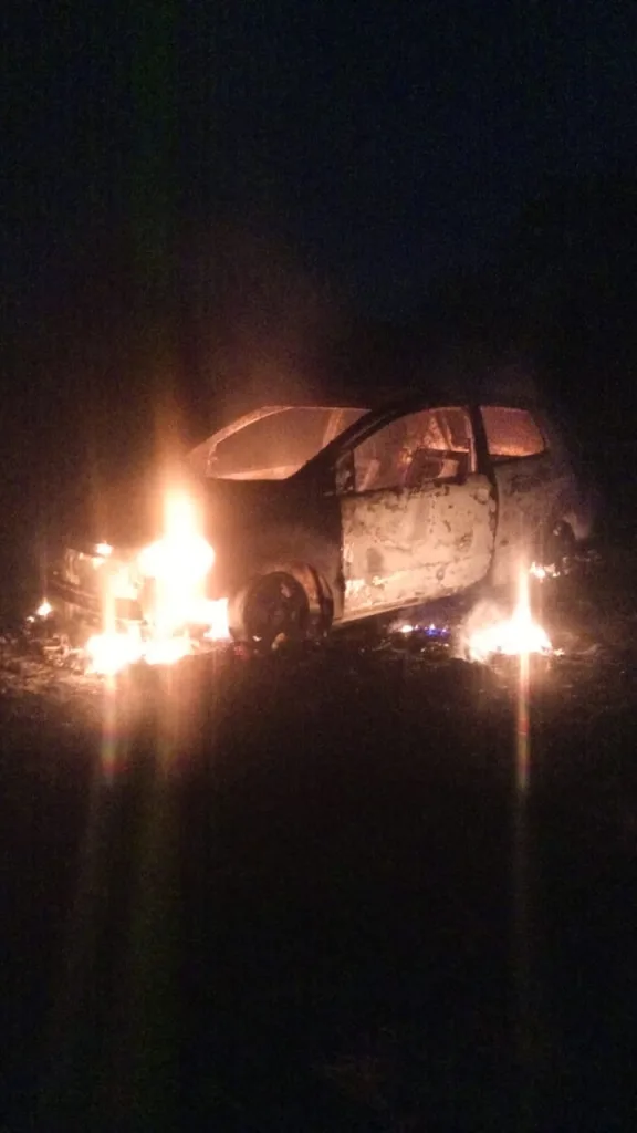 Incendio de vehículo en la Autovía N°12: Con pérdidas totales y afectación de pastizales