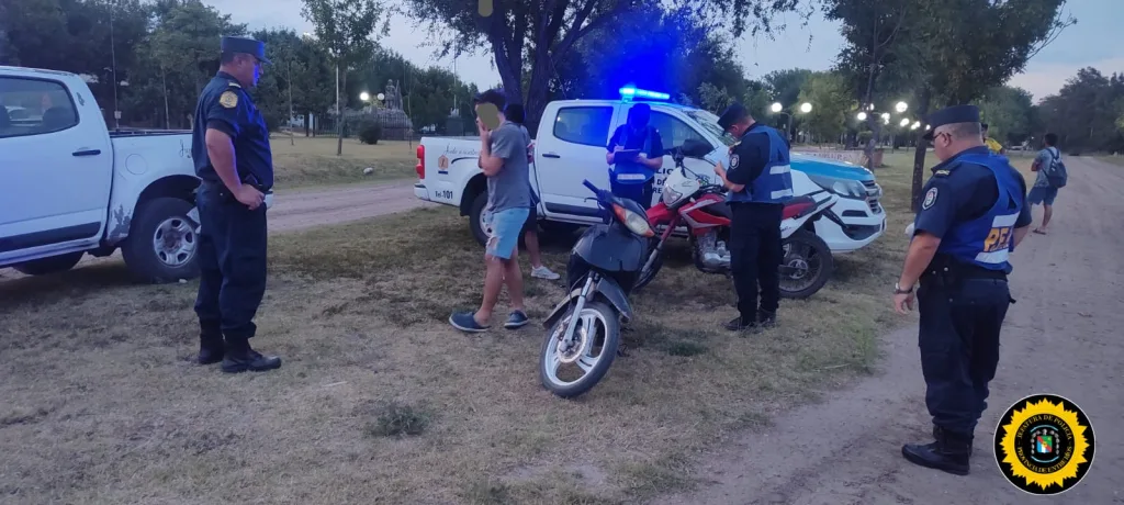 Detienen a cuatro jóvenes de Ramírez por circular sin casco, sin licencia y sin documentación en motocicletas