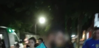 Un bañero salvó la vida de un joven en plena convulsión, mientras un enfermero mostraba total indiferencia