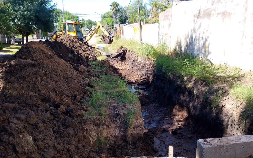 Plan de Obras: trabajan en calles de tierra y desagües pluviales