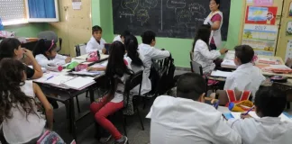 El Gobierno provincial anunció descuentos a docentes que adhieran al paro del lunes