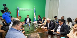 El gobierno presentó una oferta anual a los docentes con cobertura contra la inflación y sumas remunerativas y bonificables