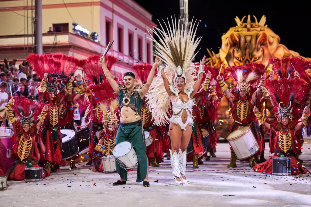 El Carnaval del País vivió una estupenda séptima noche con más de 20 mil personas