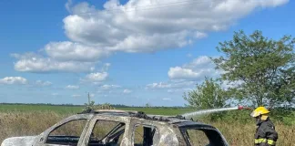 Departamento Uruguay: Vehículo fue consumido por las llamas en la Ruta 20