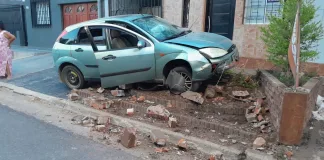 Se quedó dormido al volante y terminó chocando contra un cantero