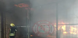 Incendio de pastizales afectaron los galpones municipales y maquinaria