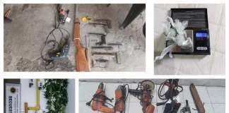 Desarticulan una banda dedicada a la fabricación de armas tumberas