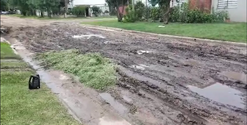 Angustia de vecinos por la falta de respuesta ante sus reclamos de la calle 20 del Oeste Norte