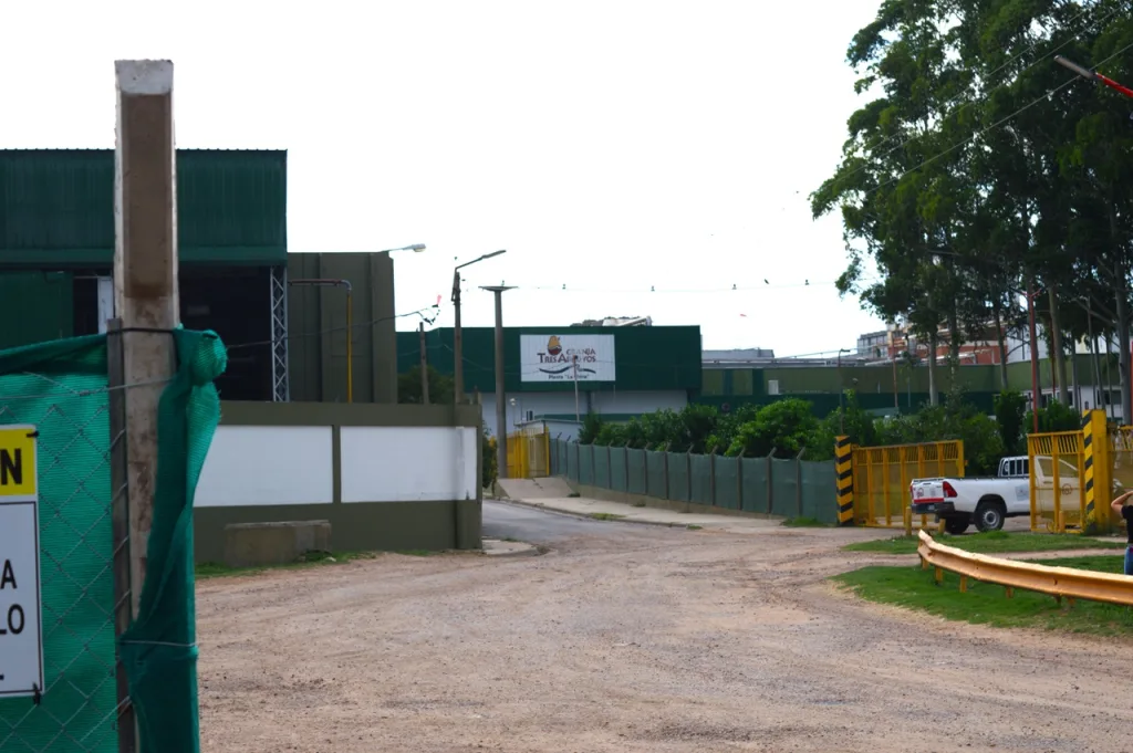 Granja Tres Arroyos intensifica conflicto laboral: despide trabajadores y retrasa pagos de salarios