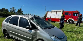 Vuelco en la Autovía Artigas: una mujer fue hospitalizada