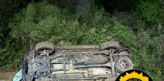 Joven volcó su camioneta al perder el control al esquivar un zanjón