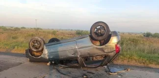 Vuelco de un vehículo en Ruta 127: dos personas heridas