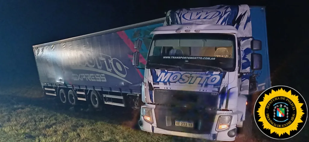 Camión de encomiendas protagonizó un despiste en la Ruta 12
