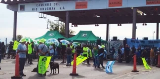 Protesta en el enlace Rosario-Victoria por la inminente pérdida de fuentes laborales