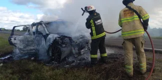 Incendio en la Autovía 12: un Porsche Cayenne quedó completamente destruido por el fuego