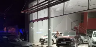 Conductor colisiona contra una concesionaria en Gualeguaychú y fue demorado