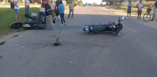 Siniestro vial entre dos motociclistas en Av.Lauria y Lucilo López: uno de ellos sufrió lesiones graves