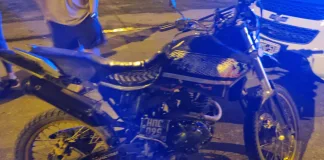 Motochorro intentó asaltar a tres mujeres, pero un vecino frustró el robo