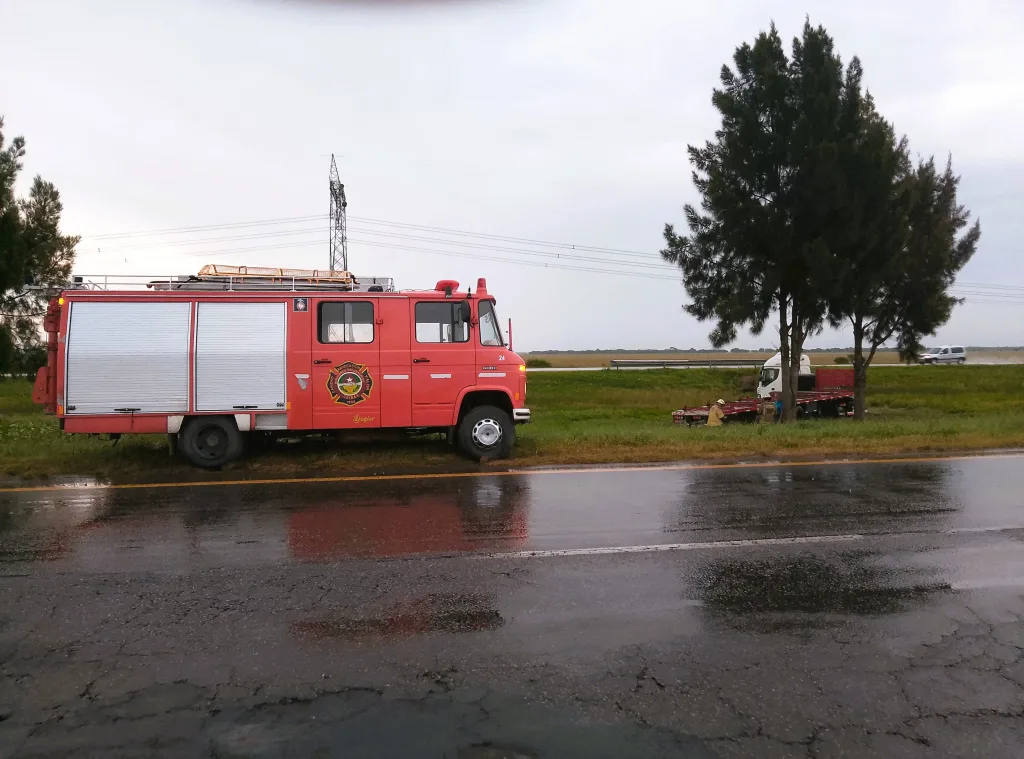 Siniestro vial en Autovía 14: despiste de un camión en medio de la lluvia