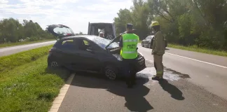 Pudo ser una tragedia: un auto perdió el control y se cruzó de carril en la Autovía 12