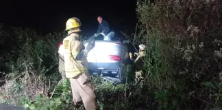 Auto volcado en la Autovía 12: Vialidad Nacional no autorizó el retiro y el dueño debió contratar una grúa privada