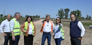 Frigerio recorrió las obras que la provincia realiza en la ruta que une Pronunciamiento con Villa Elisa